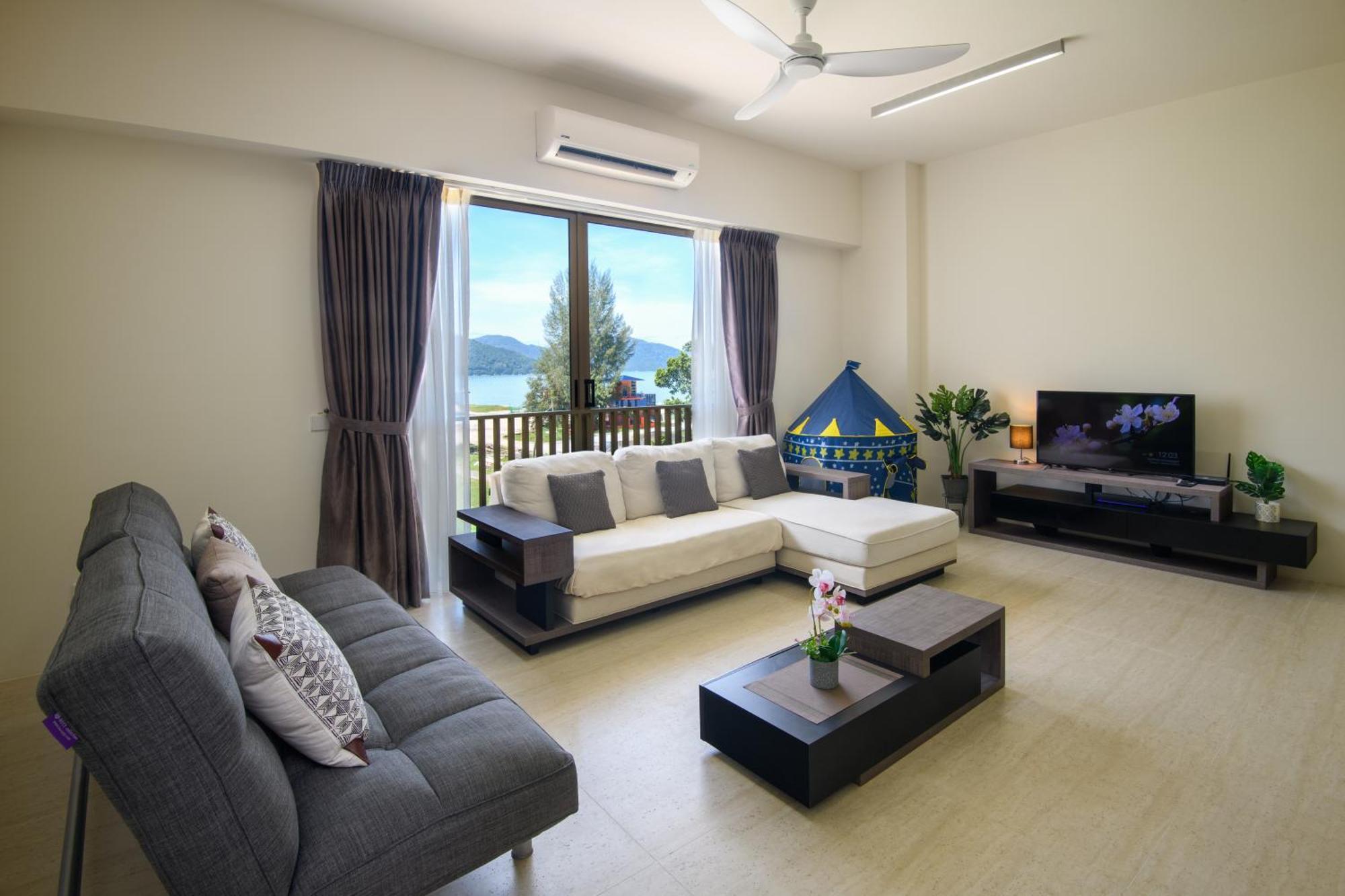 By The Sea Beach Front Apartment Batu Feringgi Exteriör bild