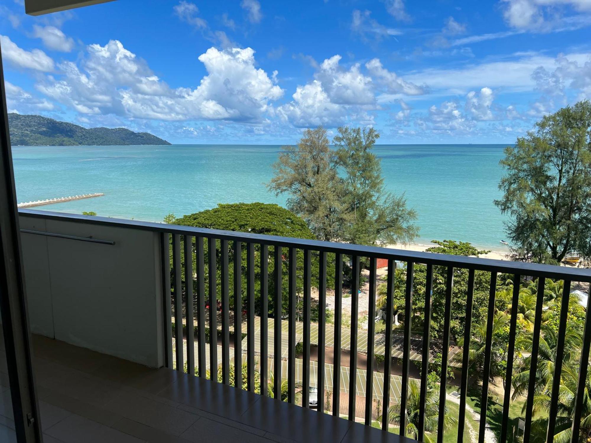 By The Sea Beach Front Apartment Batu Feringgi Exteriör bild