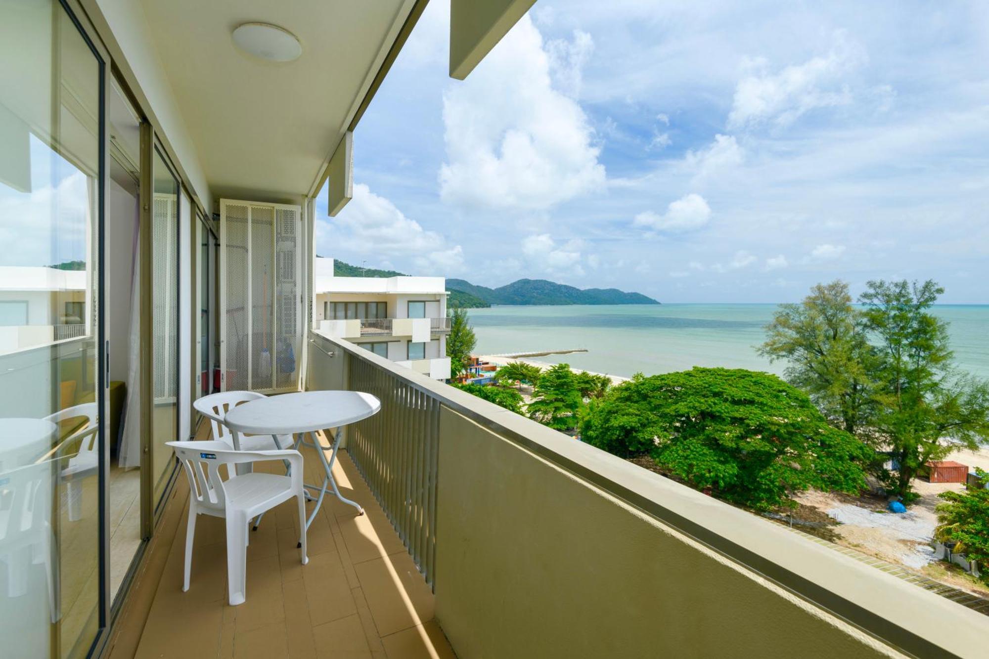 By The Sea Beach Front Apartment Batu Feringgi Exteriör bild