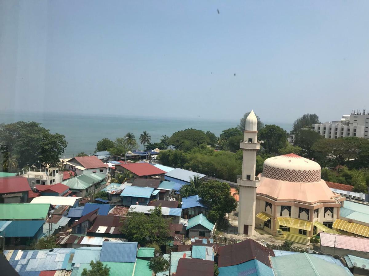 By The Sea Beach Front Apartment Batu Feringgi Exteriör bild